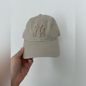 New Era x Aritzia New York Yankees Baseball Cap